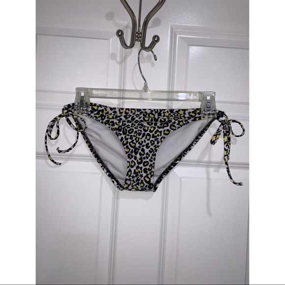 Xhilaration Cheetah Bikini Set - Picture 6 of 9